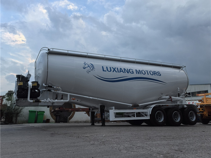 粉粒物料運(yùn)輸半掛車